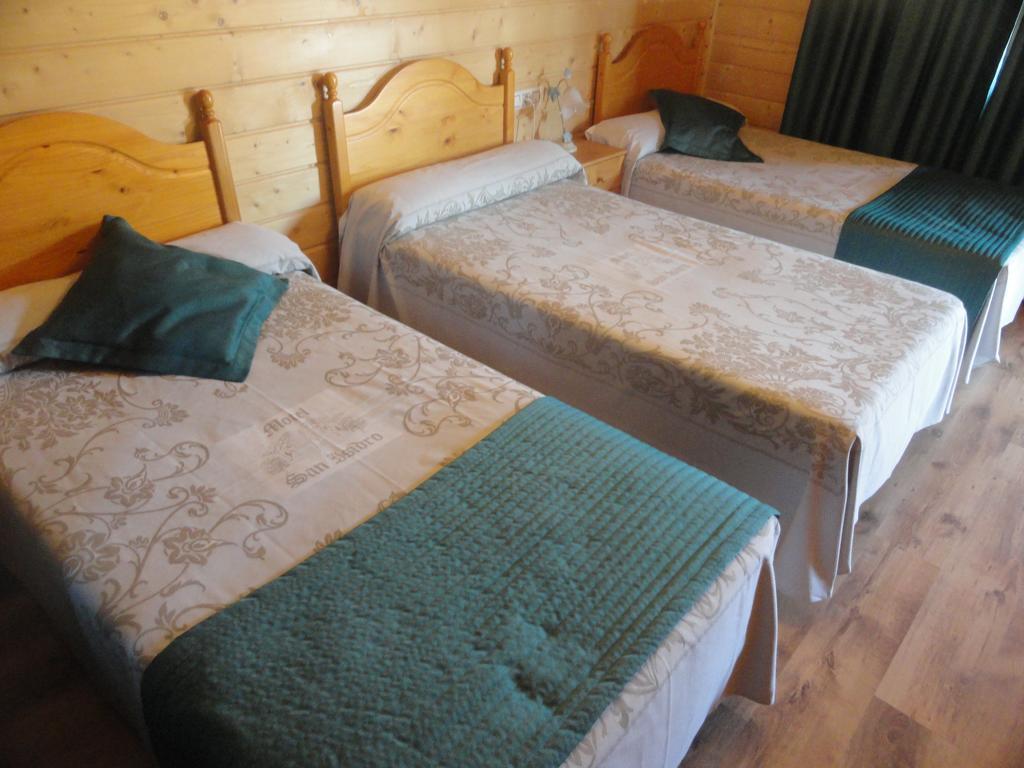 Motel San Isidro Villarrubio Exteriör bild